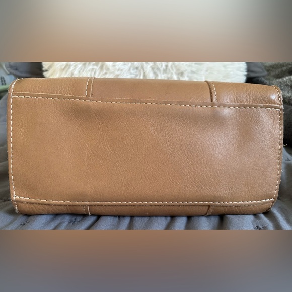 Portland Leather Almond Leather Lola Tote - Picture 7 of 12